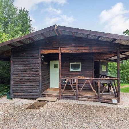 The Log Cabin Honiton Exterior photo