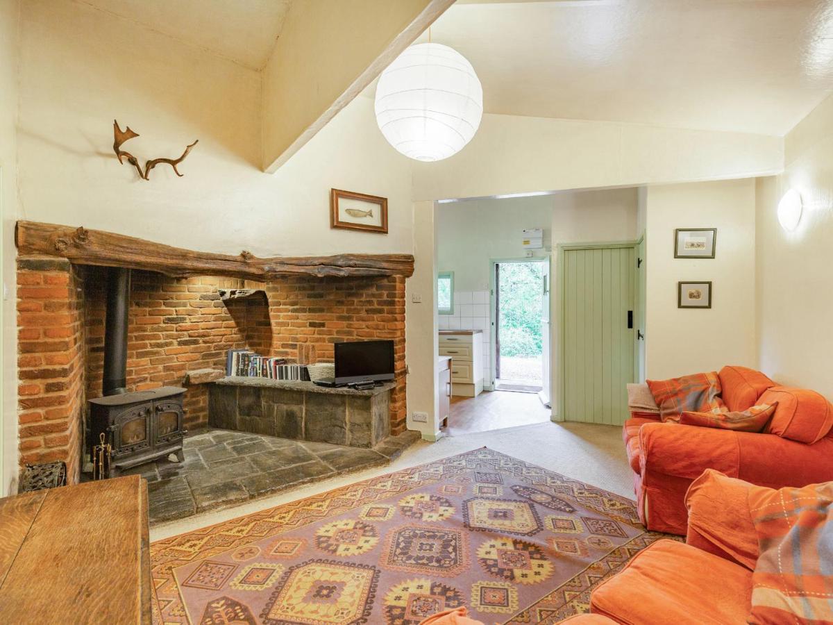 The Log Cabin Honiton Exterior photo